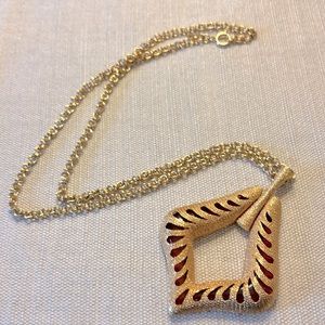 Vintage Sarah Coventry 1975 gold tone necklace !